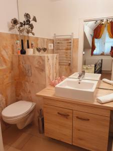 A bathroom at Karmelita Boutique Apartman