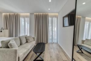 O zonă de relaxare la Bitzaro Boutique Hotel