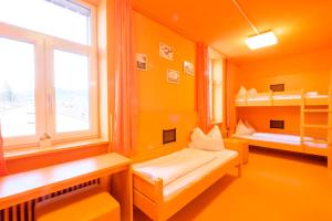 Ein Bett oder Betten in einem Zimmer der Unterkunft Jugendherberge Oberammergau