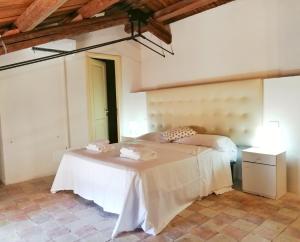 Postel nebo postele na pokoji v ubytování Landolina Palace Hotel + 37 fotografií
