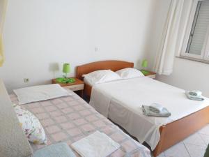 Tempat tidur dalam kamar di Apartments Uvala Murtar