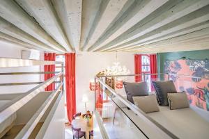 a living room with a staircase and a couch at Corte Rubbi 3 Deluxe Studio-Apartment in Venice