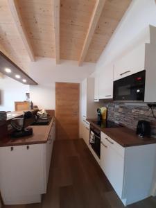 Zdjęcie z galerii obiektu Hochalmbahnen Chalets Rauris 1-07 WE2, Maislaufeldweg1f OG w mieście Rauris
