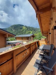 Zdjęcie z galerii obiektu Hochalmbahnen Chalets Rauris 1-07 WE2, Maislaufeldweg1f OG w mieście Rauris