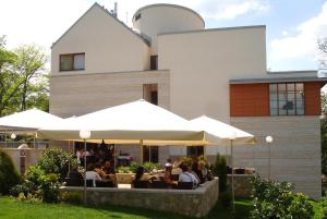 Vonkajšia záhrada v ubytovaní Hotel Castle Garden