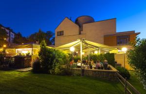 Vonkajšia záhrada v ubytovaní Hotel Castle Garden