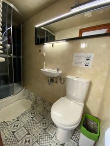 Bathroom sa The Boat - Hostel&Chill