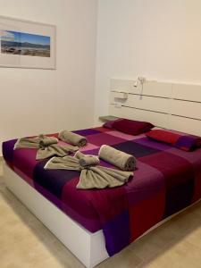 Postel nebo postele na pokoji v ubytování Villa 64, Vista Lobos, private heated pool x jacuzzi, Playa Blanca