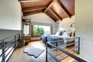 Postel nebo postele na pokoji v ubytování Amfikleia Chalet by Relax in Greece