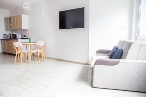 Kuchyňa alebo kuchynka v ubytovaní Al-Dom Apartament 112 Awangardia, 300 m do plaży w dzielnicy uzdrowiskowej