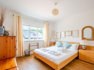 a bedroom with a bed with two dishes on it at Pass the Keys Cheerful 2-Bedroom house with Private parking in Canterbury
