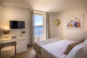Postel nebo postele na pokoji v ubytování Aminess Younique Bellevue Hotel