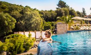 Bazén v ubytovaní Aminess Vival Port9 Resort alebo v jeho blízkosti