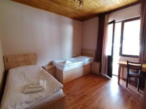 Letto o letti in una camera di Lisaneli