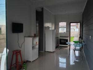 TV a/nebo společenská místnost v ubytování Residencial Soulmar Balneário Gaivota - SC -S02- Village Dunas Norte - 1,5 quadra do mar