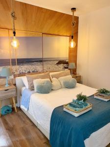 a bedroom with a bed with a view of the ocean at Nuevo y Moderno Apartamento in Almería