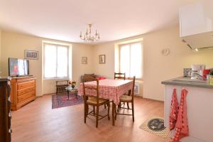 a kitchen and dining room with a table and chairs at Chez Sylvie et Joséphine in Châtenois