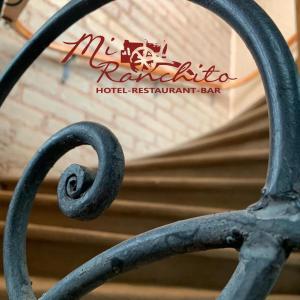 a close up of the handles of a metal object at Mi Ranchito Chignahuapan Hotel in Chignahuapan