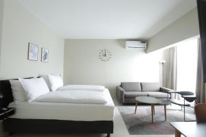 Un pat sau paturi într-o cameră la Nordic Hotel Lagos