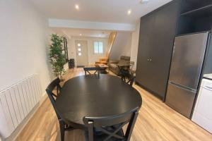 a black table and chairs in a living room at Apt 3 Silver Spruce - Killarney Town Free Parking in Killarney