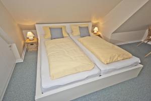 Ліжко або ліжка в номері Haus-Suedstrand-Appartement-6