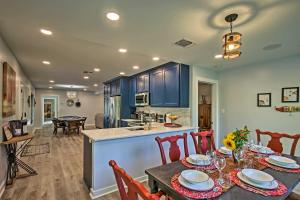 Kuchyň nebo kuchyňský kout v ubytování Kerrville Escape with Direct River Access and Views!