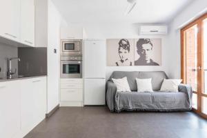 a living room with a couch in a kitchen at Apartamento FLORIDABLANCA in Murcia