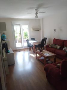 A seating area at Apartamento Turístico Príncipe Cáceres AT-CC-00415