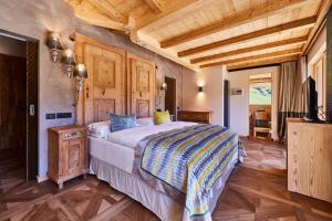 Ένα ή περισσότερα κρεβάτια σε δωμάτιο στο Hotel Fanes