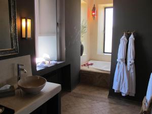 Ένα ή περισσότερα κρεβάτια σε δωμάτιο στο The Capaldi Hotel, Restaurant & Spa