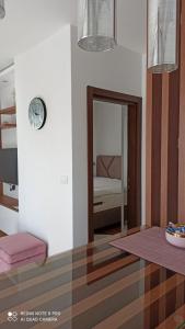 Ένα ή περισσότερα κρεβάτια σε δωμάτιο στο Avala21 Titova vila Zlatibor