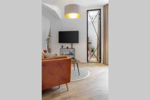 Televízia a/alebo spoločenská miestnosť v ubytovaní Apartament JK Toruń