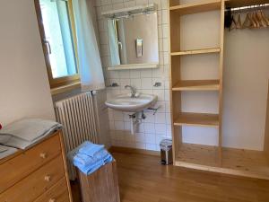 Koupelna v ubytování El Cantun - 7 Zimmer Einfamilienhaus mit 200m2