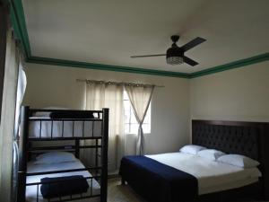 Ένα ή περισσότερα κρεβάτια σε δωμάτιο στο Paulina Youth Hostel