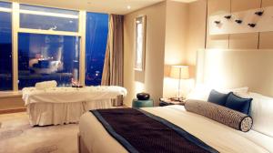 Postel nebo postele na pokoji v ubytování Tangla Hotel Tianjin