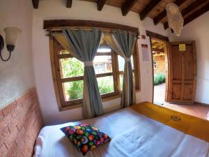 a bedroom with a large bed with a window at Hotel La Casona Real in Huasca de Ocampo +52 photos