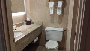 Um banheiro em Olympia Hotel at Capitol Lake
