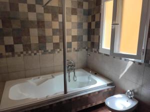 Ein Badezimmer in der Unterkunft Dormir en Cádiz
