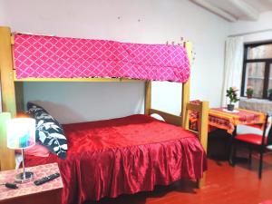 Rúm í herbergi á Cuzco Central Hostel
