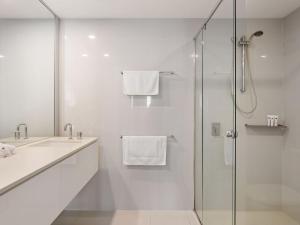 Koupelna v ubytování Luxury 3 Bedroom Apartment with Ocean Views - Coast HM