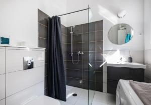 Et badeværelse på Andrassy Garden Apartment in Center