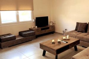 Area tempat duduk di Helen`s Luxury Apartment