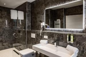 Koupelna v ubytování RheinCity Hotel & Boardinghouse + 26 fotografií