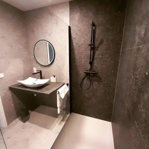 a bathroom with a sink and a mirror at Le gîte du Verger in Villers-devant-Orval