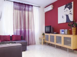 A television and/or entertainment centre at Portal Del Angel Barcelona Apartment
