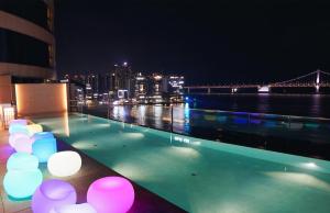 Bazén v ubytování Hotel Aqua Palace nebo v jeho okolí