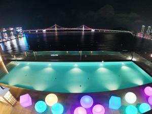 Bazén v ubytování Hotel Aqua Palace nebo v jeho okolí