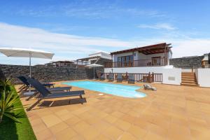 a villa with a swimming pool and a house at Lanzarote Villa Vista Lobos 47 in Playa Blanca