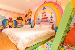 Postel nebo postele na pokoji v ubytování 閣樂親子旅宿Kids Fun Hotel