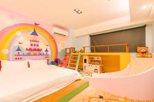 Postel nebo postele na pokoji v ubytování 閣樂親子旅宿Kids Fun Hotel